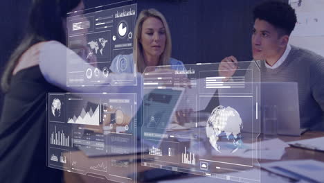 animación del procesamiento de datos sobre diversas personas de negocios en la oficina