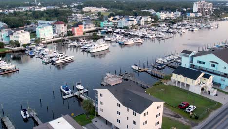 Casas,-Botes-Y-Yates-En-Carolina-Beach-Nc,-Carolina-Del-Norte