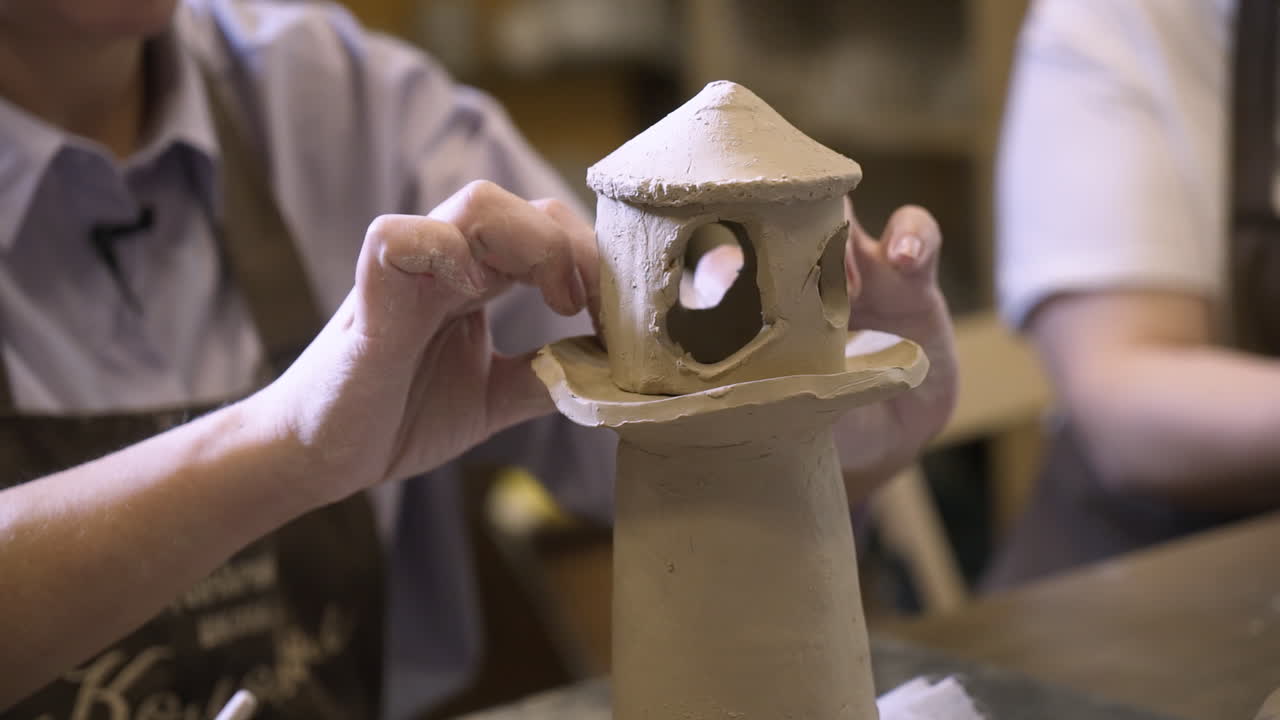 점토 등대 를 만드는 것