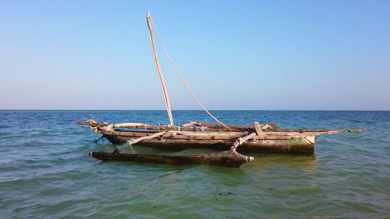 디아니 해변 의 전통적 인 배 - 갈루 해변 - 케냐, 아프리카