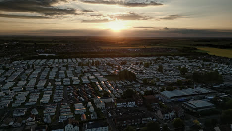 Ein-Sommerurlaubsziel-Mit-Atemberaubenden-Stränden-Und-Freundlichen-Einheimischen-Wird-In-Einer-Sonnenuntergangsszene-über-Skegness-Festgehalten