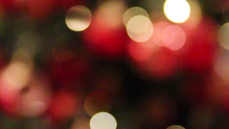 Out-of-focus-Christmas-lights-on-a-Christmas-tree