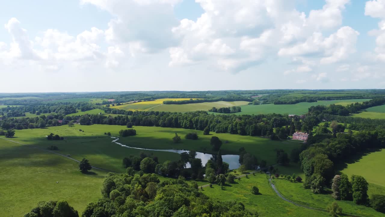 4K-dronevideo maaseudusta Bridgessä lähellä Canterburyä