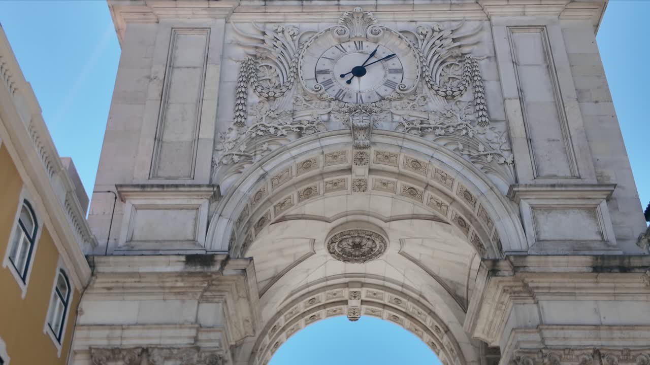Historic Lisbon arch opens to the iconic Praça do Comércio statue