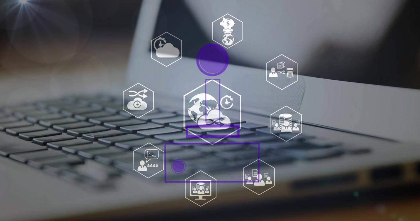 Animazione di una rete di connessioni con icone su laptop e visore VR