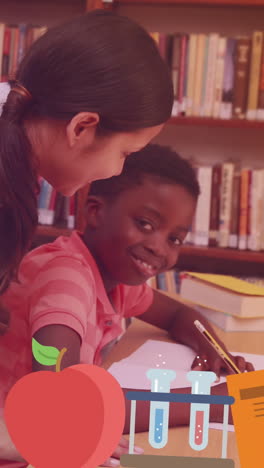 animación de iconos escolares sobre una maestra caucásica sonriente con un escolar afroamericano