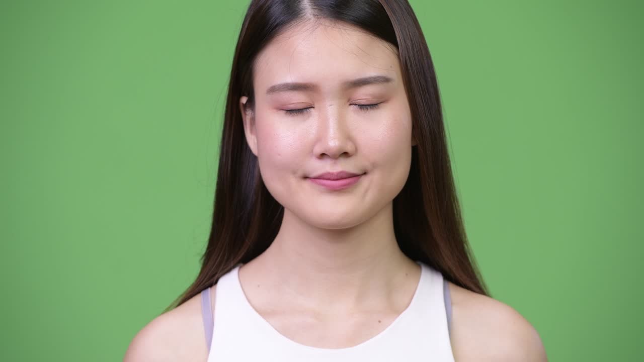 Young beautiful Asian businesswoman r