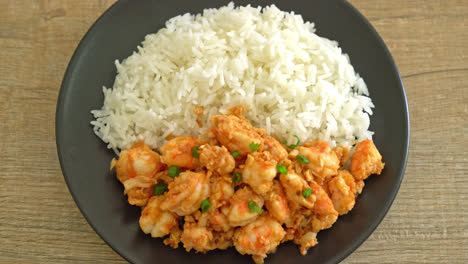 stir-fried shrimps with garlic and shrimps paste with rice