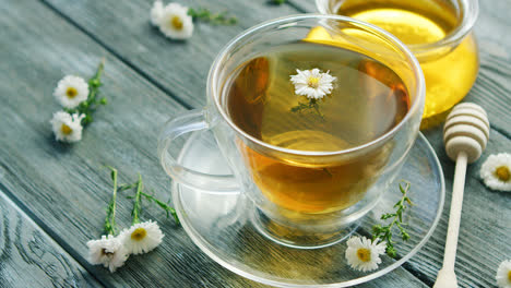 Closeup-of-cup-with-camomile-tea