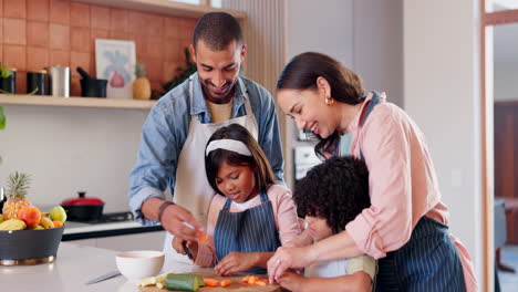 Padres,-Hijos-Y-Cocinar-Alimentos-En-La-Cocina