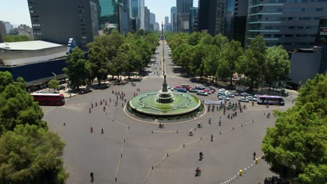 Toma-De-Drone-Del-Domingo-En-Bicicleta-En-El-Paseo-De-La-Reforma-En-La-Ciudad-De-México-En-La-Rotonda-De-La-Diana-Cazadora.