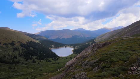 Imágenes-De-Drones-De-4k-Sobre-El-Lago-Cerca-De-Guanella-Pass-Colorado-Cerca-De-Las-Montañas-Rocosas-De-Georgetown