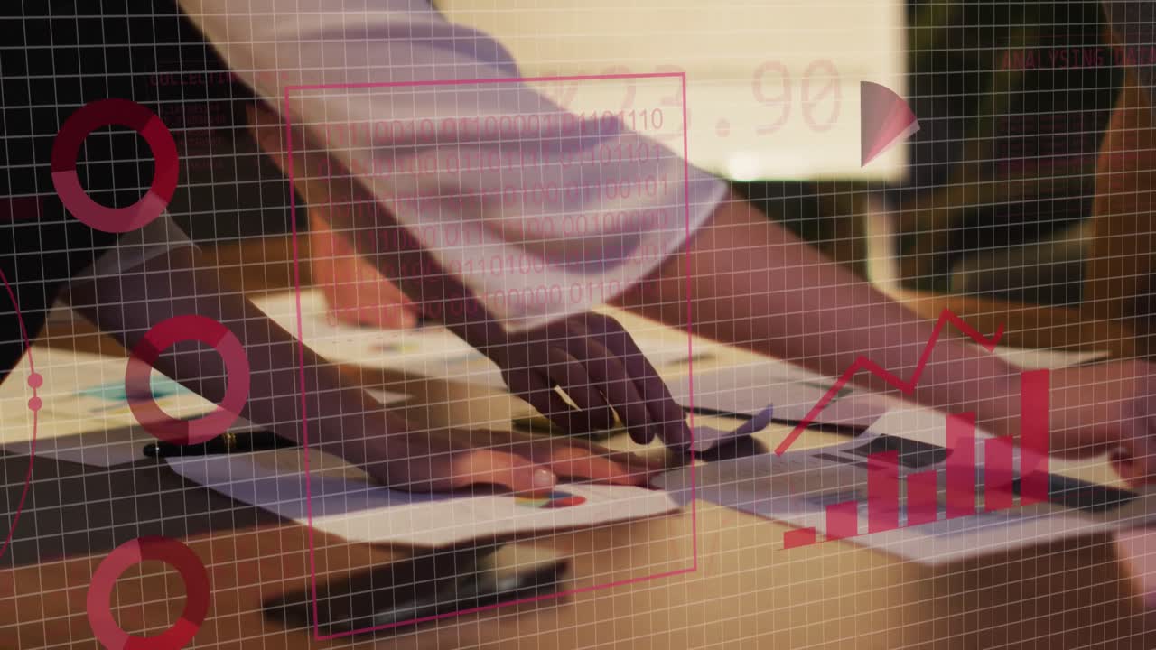 사무실에서 다양한 사업가들에 대한 금융 데이터 처리의 활성화