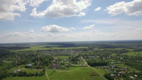 Paisaje-Aéreo-Del-Horizonte-Con-Pueblo-En-Rusia