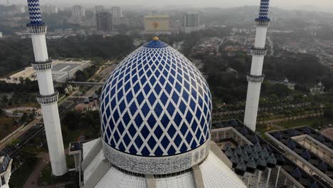 vista aérea de la mezquita del sultán salahuddin abdul aziz o localmente conocida como la mezquita shah alam