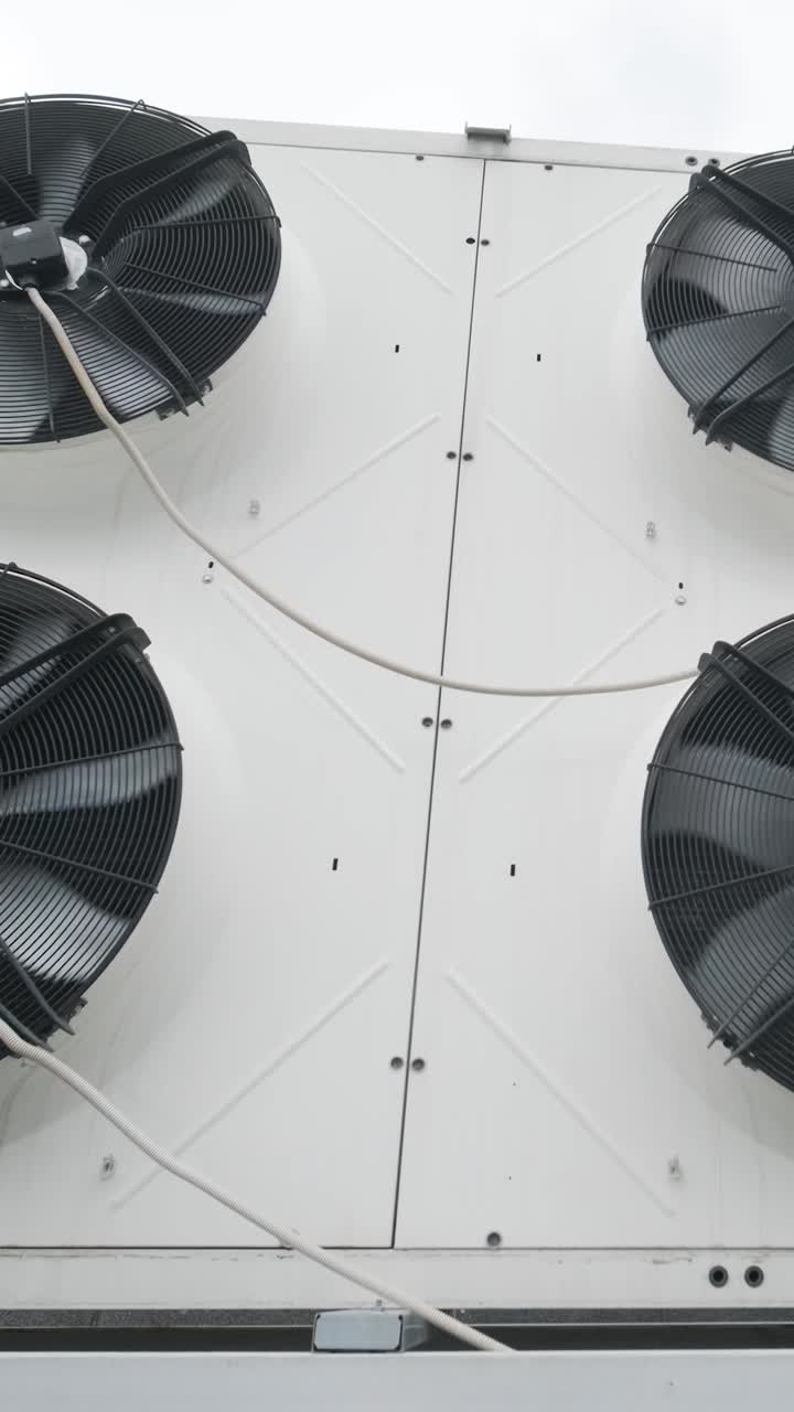 HVAC system with multiple fans