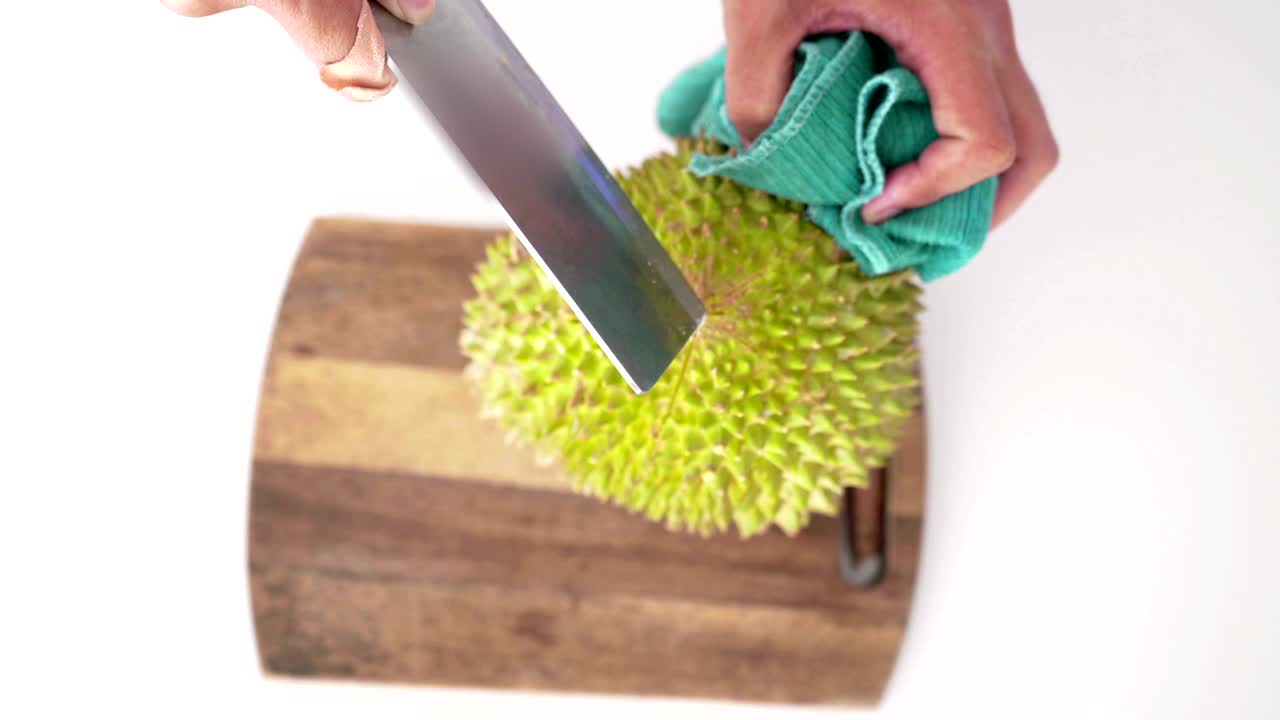 cómo pelar el durian