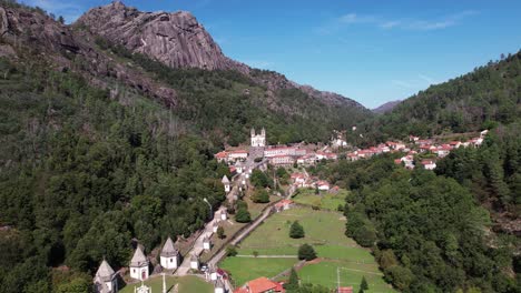 el pueblo de senhora da peneda