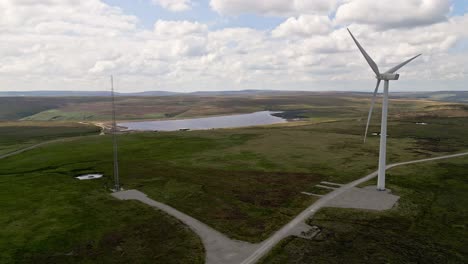 Parque-Eólico-Situado-En-Los-Páramos-De-Yorkshire,-Inglaterra-Tomado-Con-Un-Dron