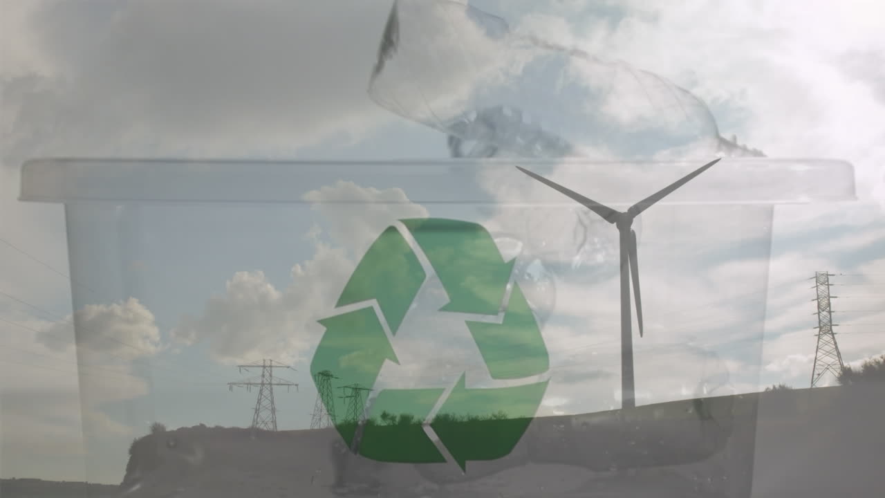 animación de un cartel de reciclaje verde sobre una caja con botellas de plástico y una turbina eólica