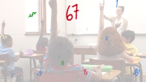 animación de números cambiando sobre una maestra con niños de escuela en el aula