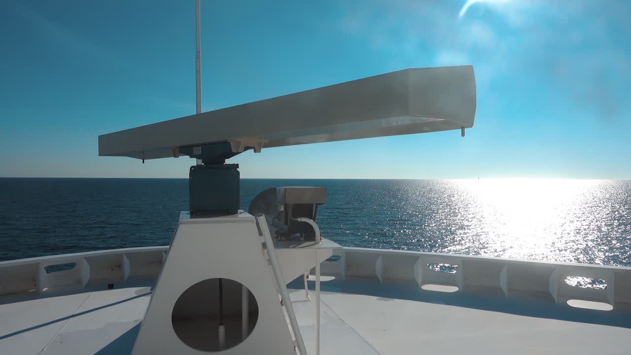 Radar mast on a cruise ship spinning around