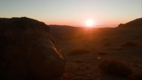 Amanecer-En-Un-Paisaje-Volcánico-Rocoso-En-Tenerife,-Islas-Canarias-En-Primavera