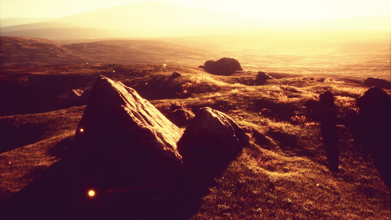 산악 풍경 을 내려다보는 멋진 해가 지는 풍경