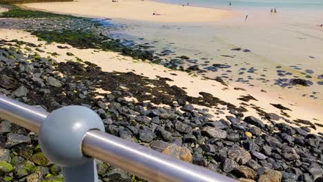 pov en cámara lenta caminando en st ives cerca de la playa