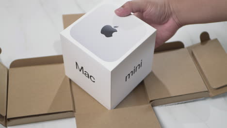 unboxing the new apple mac mini m2