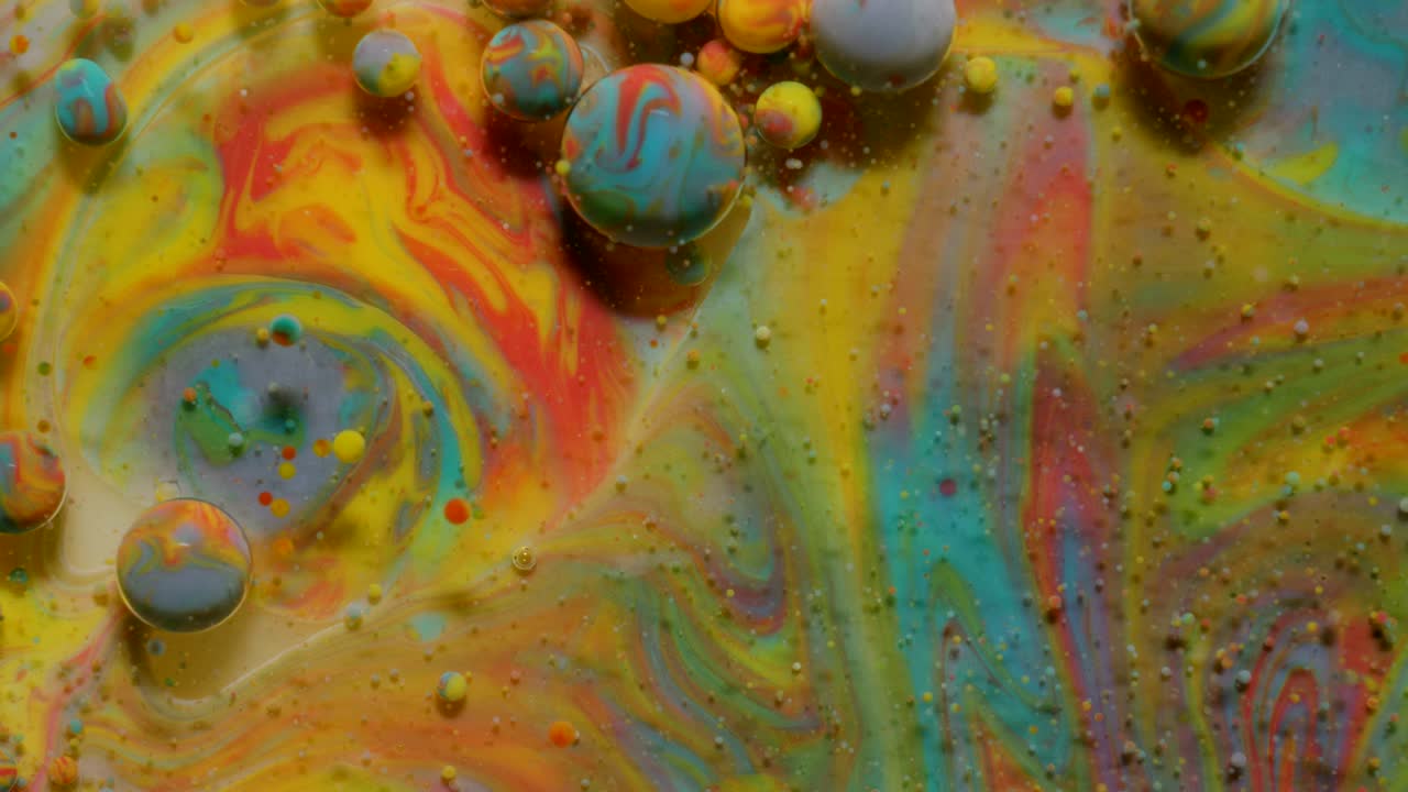 coloridas burbujas brillantes aceite hermosa pintura universo color movimiento multicolorido. pintura acrílica. universo espacial, física cuántica. fantástica superficie hipnótica. reacción química de metamorfosis.