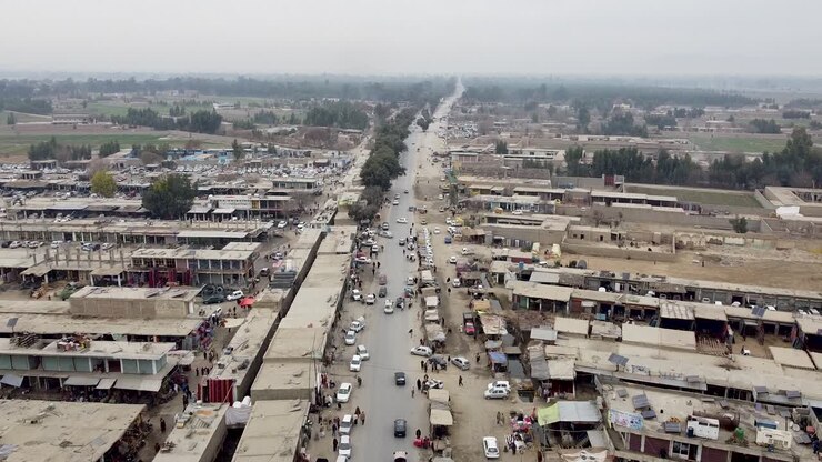 marco bazar y la majestad de la carretera jalalabad-torkham