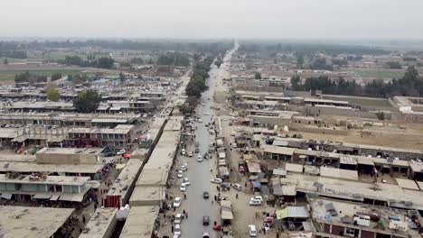 Bazar-Marko-Y-La-Majestuosidad-De-La-Carretera-Jalalabad-torkham