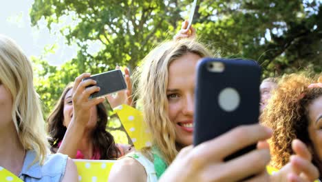 Hipster-friends-taking-a-selfie