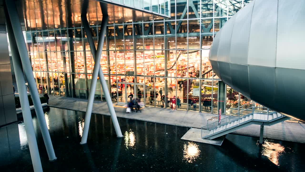 미래의 전시회와 빠른 사람들