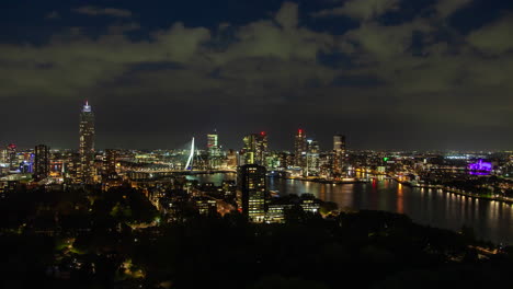 Rotterdam-Horizonte-Noche-De-Otoño