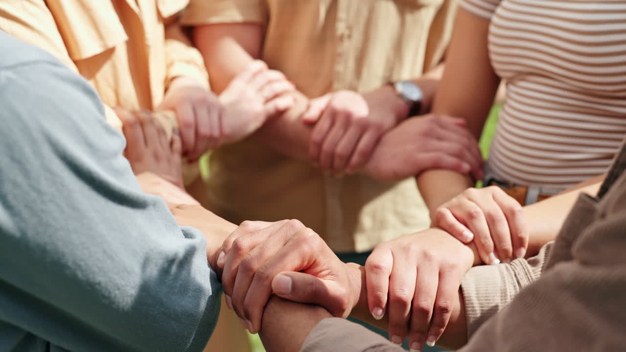 손은 원으로 여 있습니다.