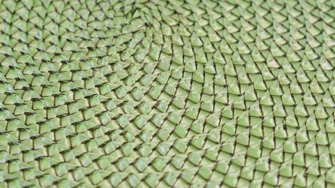 프레임에서 회전하는 가정용 녹색 텍스처 도일리