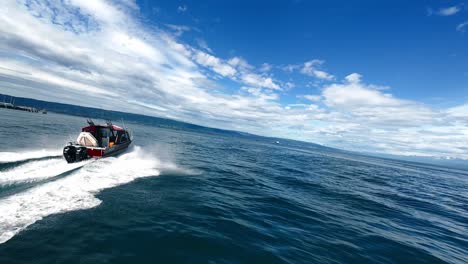 el avión no tripulado persigue a homer, un barco de pesca de alaska.