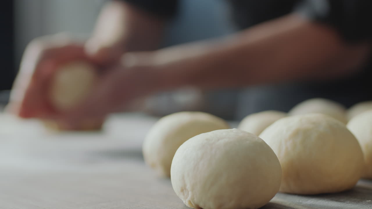 테이블에 있는 익히지 않은