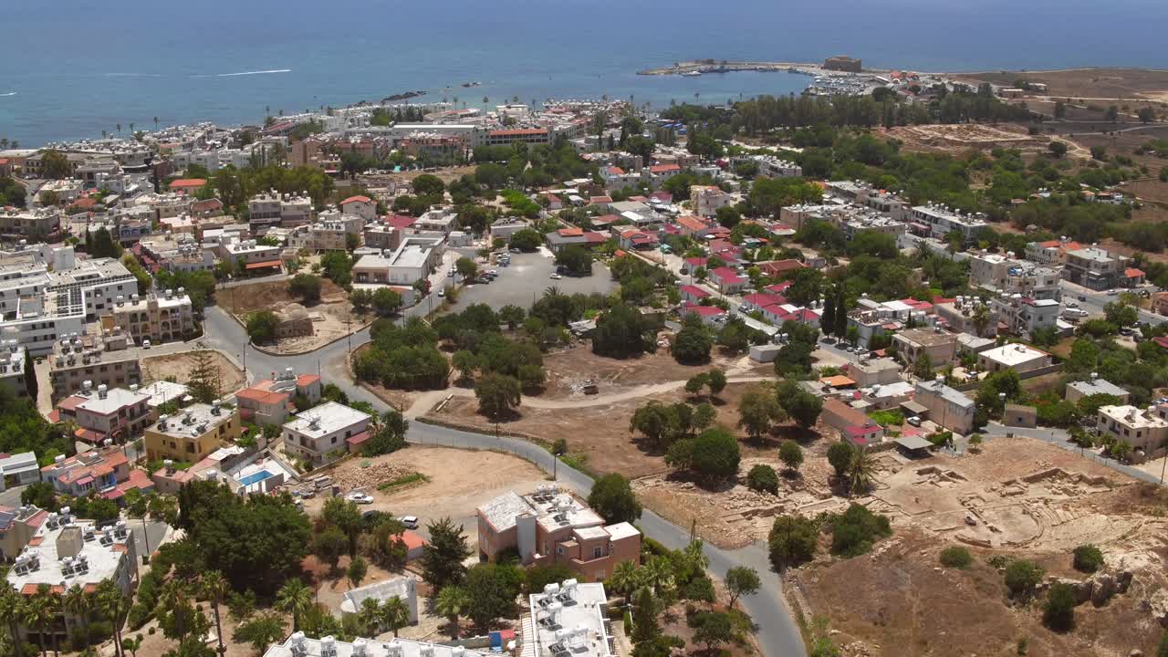 tomas aéreas de resorts y playas de paphos, chipre