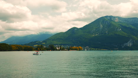 Hermoso-Lago-Annecy-En-Francia