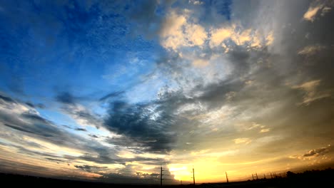 Lapso-De-Tiempo-De-Hielo-Y-Fuego-Cielo-Color-Horizonte-Del-Atardecer