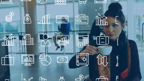 animación de iconos financieros sobre mujer caucásica bebiendo café y usando teléfono inteligente