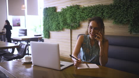a young woman using a laptop