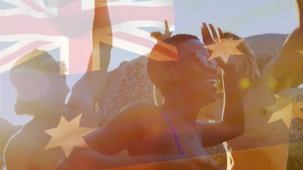animación de ondear la bandera de australia sobre un grupo de amigos divirtiéndose en la playa