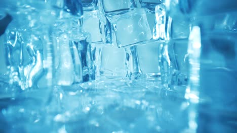 primer plano de cubitos de hielo, fondo abstracto.