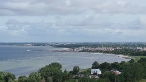 Vista-Aérea-Panorámica-Del-Barrio-De-Strandhusen-En-El-Municipio-De-Lomma,-Scania,-Suecia