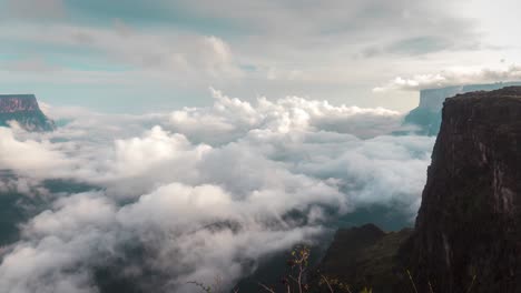 TIME-LAPSE-Dramatic-Cloud-Formations-Between-Roraima-Tepui-and-Kukenan