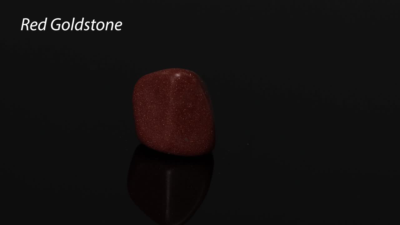 은 금석이 반사 표면에서 회전합니다.